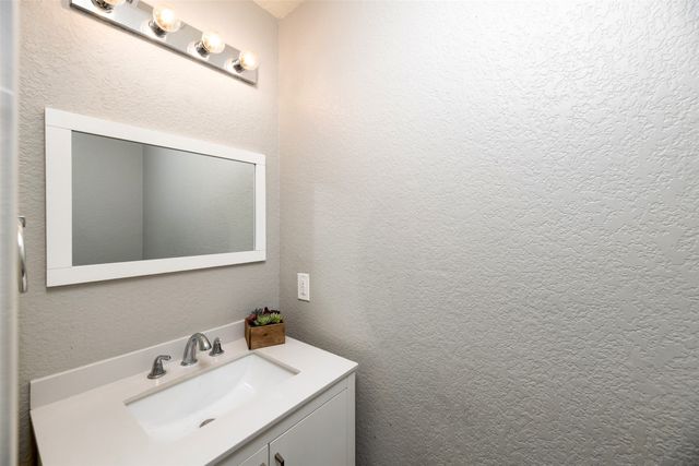 4006 Collin Court, Heartland, TX 75126