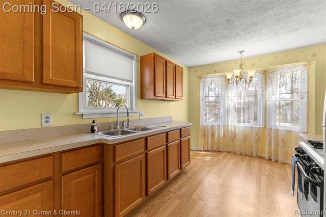 866 Clinton Street, Wyandotte, MI 48192