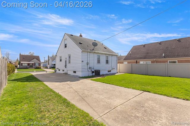 866 Clinton Street, Wyandotte, MI 48192