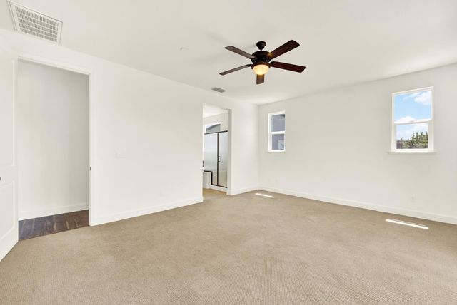 2200 Russell Cir, Woodland, CA 95776