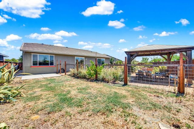 2200 Russell Cir, Woodland, CA 95776