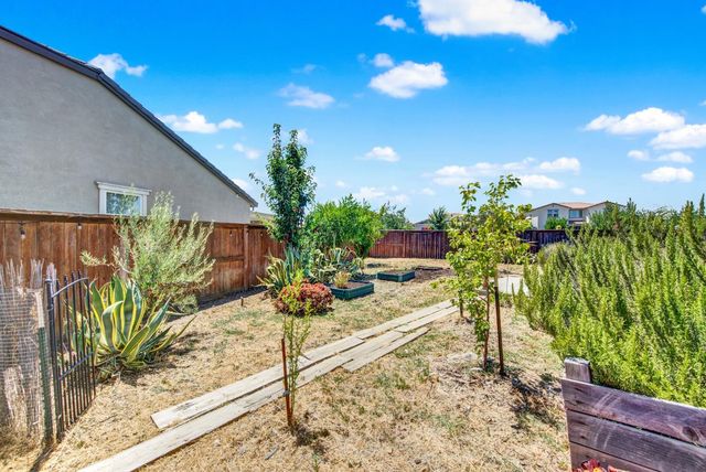 2200 Russell Cir, Woodland, CA 95776