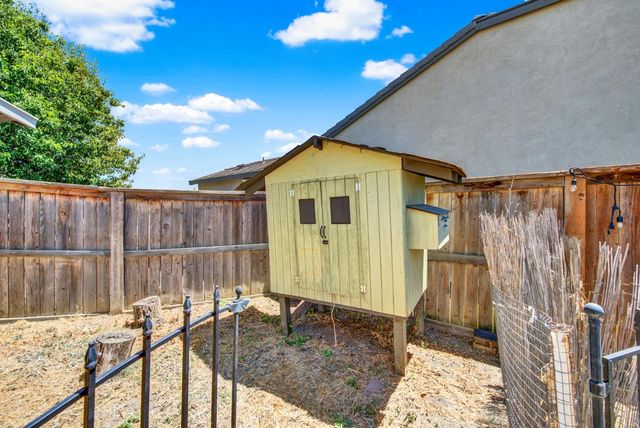 2200 Russell Cir, Woodland, CA 95776