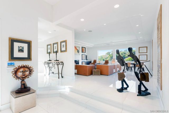 6617 Muirlands Dr, La Jolla, CA 92037