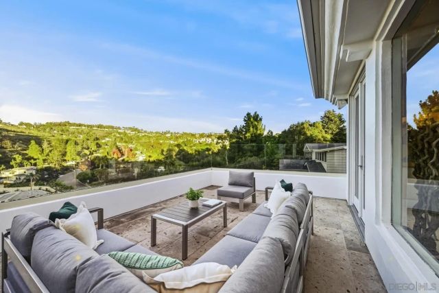 6617 Muirlands Dr, La Jolla, CA 92037