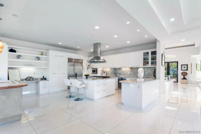 6617 Muirlands Dr, La Jolla, CA 92037