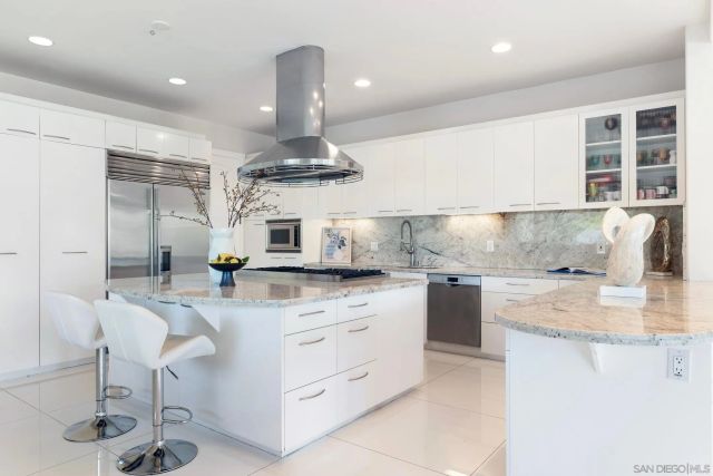 6617 Muirlands Dr, La Jolla, CA 92037