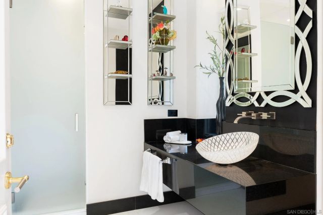 6617 Muirlands Dr, La Jolla, CA 92037