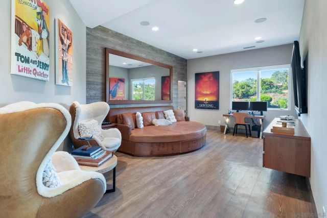 6617 Muirlands Dr, La Jolla, CA 92037