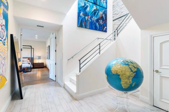 6617 Muirlands Dr, La Jolla, CA 92037