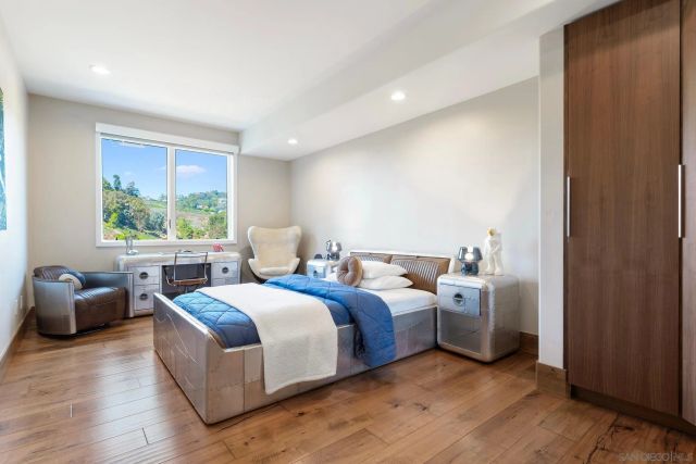 6617 Muirlands Dr, La Jolla, CA 92037