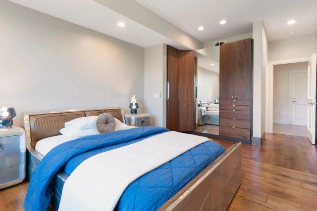 6617 Muirlands Dr, La Jolla, CA 92037