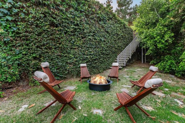 6617 Muirlands Dr, La Jolla, CA 92037