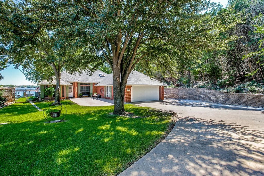 5041 Santa Elena Court, De Cordova, TX 76049