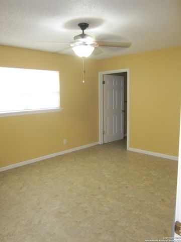 203 Houston, Bandera, TX 78003