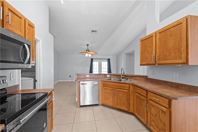 4176 NE 8th PL, Cape Coral, FL 33909