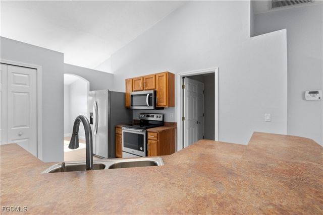 4176 NE 8th PL, Cape Coral, FL 33909