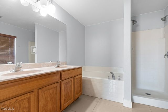 4176 NE 8th PL, Cape Coral, FL 33909