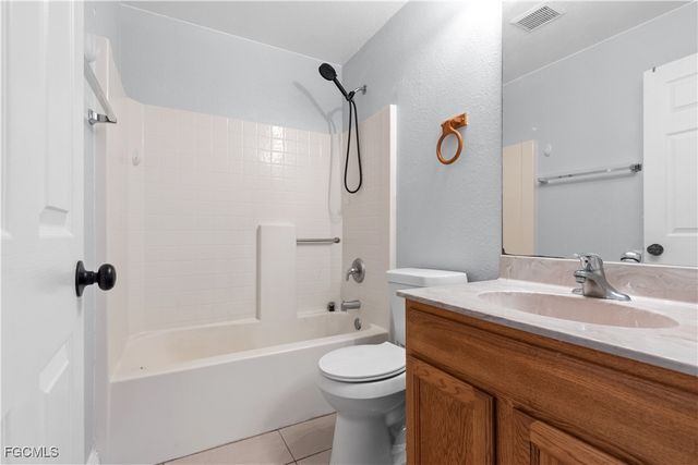 4176 NE 8th PL, Cape Coral, FL 33909