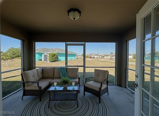 4176 NE 8th PL, Cape Coral, FL 33909