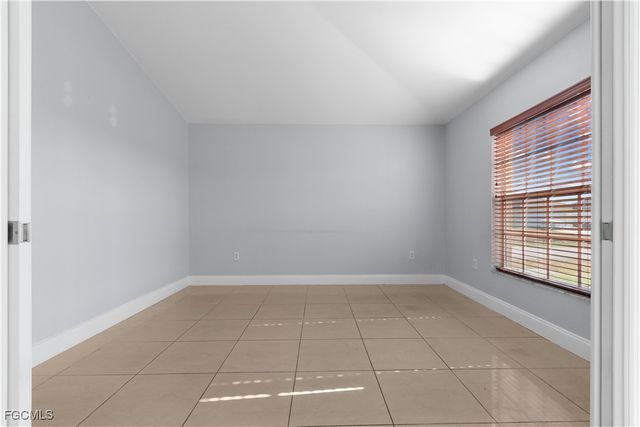 4176 NE 8th PL, Cape Coral, FL 33909