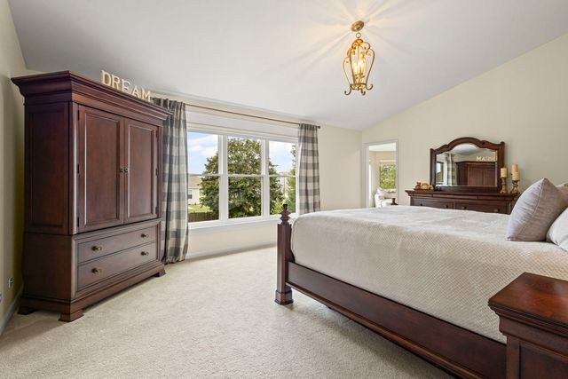 1010 Grayhawk Drive, Algonquin, IL 60102