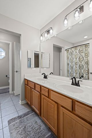 1010 Grayhawk Drive, Algonquin, IL 60102