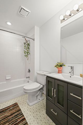 1010 Grayhawk Drive, Algonquin, IL 60102