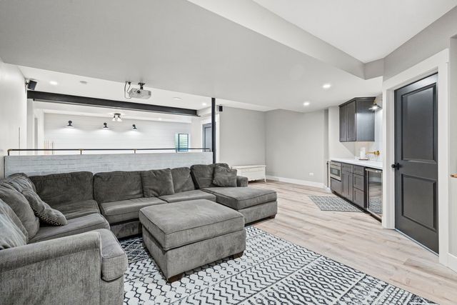 1010 Grayhawk Drive, Algonquin, IL 60102