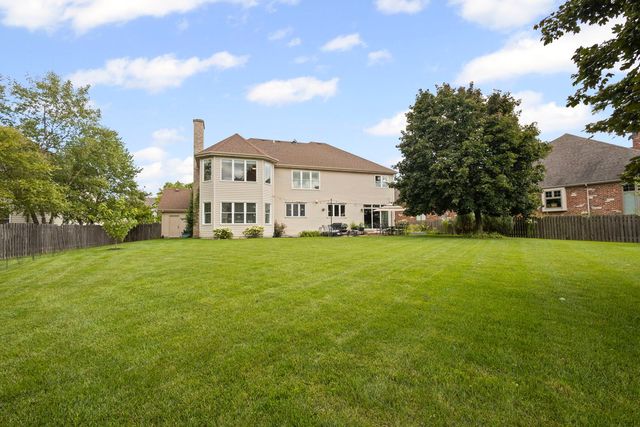 1010 Grayhawk Drive, Algonquin, IL 60102