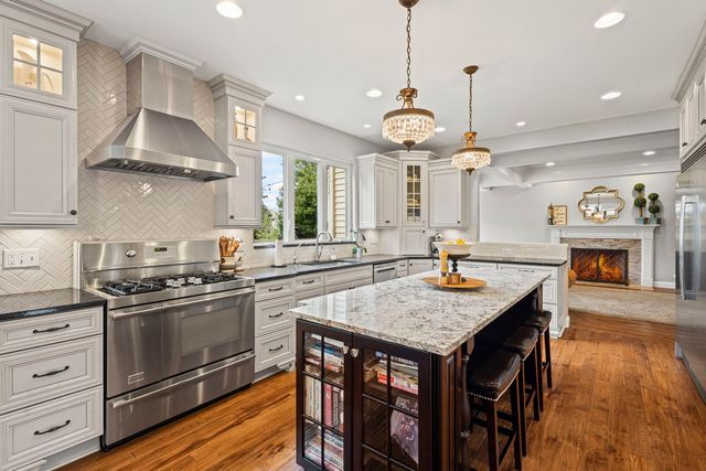 1010 Grayhawk Drive, Algonquin, IL 60102