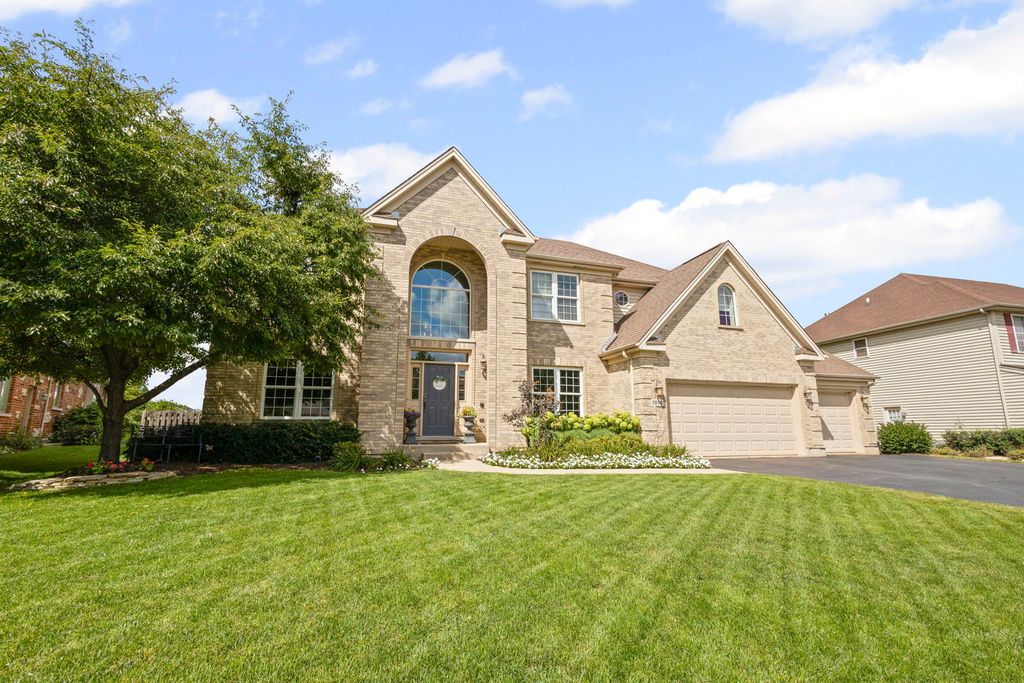 1010 Grayhawk Drive, Algonquin, IL 60102