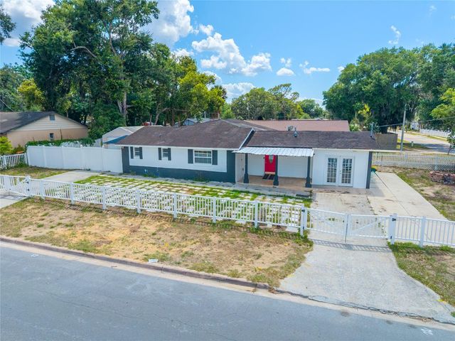1230 E 1ST AVENUE, Mount Dora, FL 32757