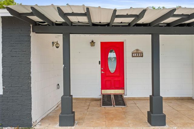 1230 E 1ST AVENUE, Mount Dora, FL 32757