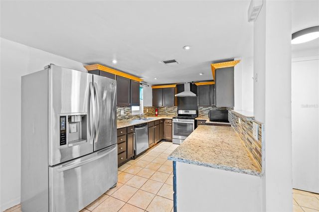 1230 E 1ST AVENUE, Mount Dora, FL 32757