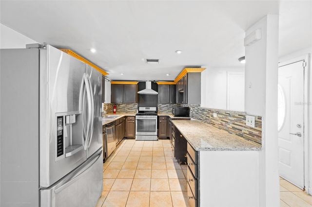 1230 E 1ST AVENUE, Mount Dora, FL 32757