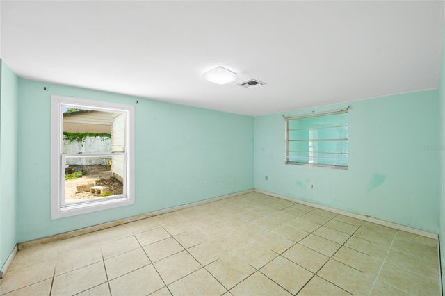 1230 E 1ST AVENUE, Mount Dora, FL 32757