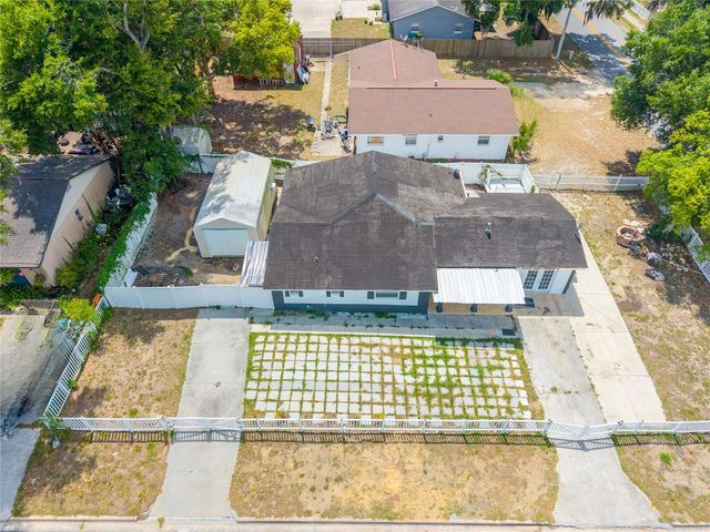 1230 E 1ST AVENUE, Mount Dora, FL 32757