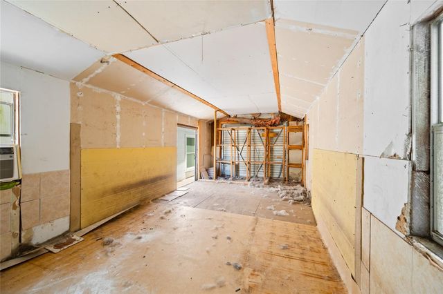 1230 E 1ST AVENUE, Mount Dora, FL 32757