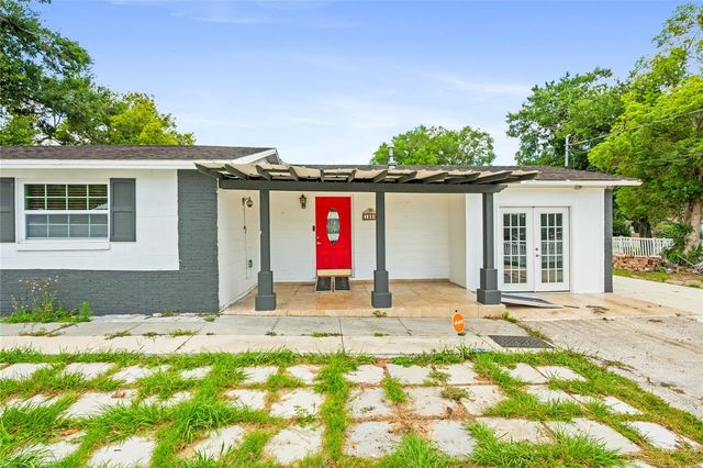 1230 E 1ST AVENUE, Mount Dora, FL 32757