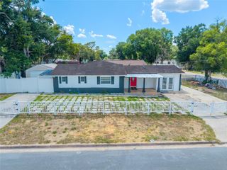 1230 E 1ST AVENUE, Mount Dora, FL 32757