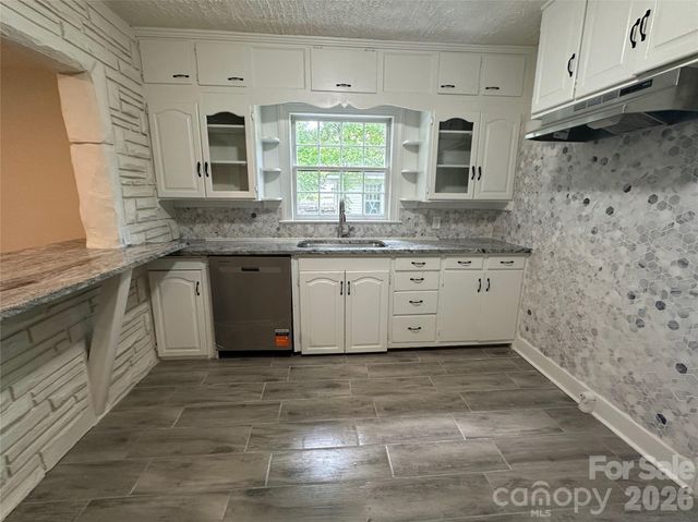 1900 Peachtree Street, Winston Salem, NC 27107