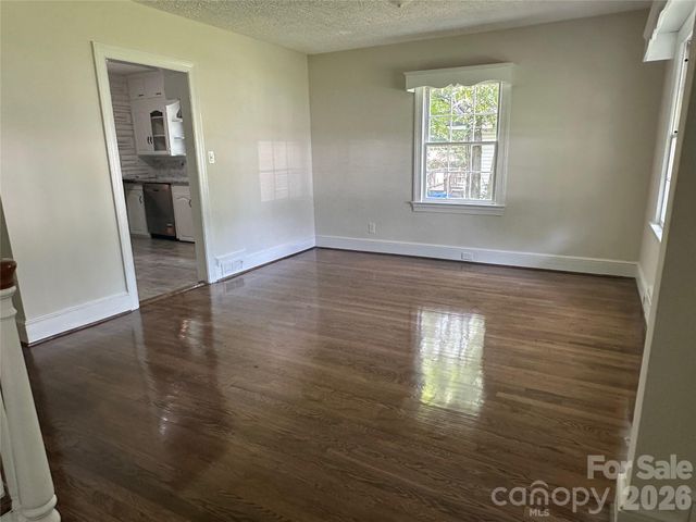 1900 Peachtree Street, Winston Salem, NC 27107