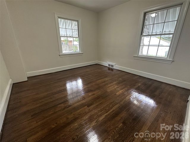 1900 Peachtree Street, Winston Salem, NC 27107