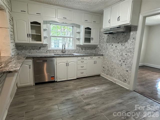 1900 Peachtree Street, Winston Salem, NC 27107