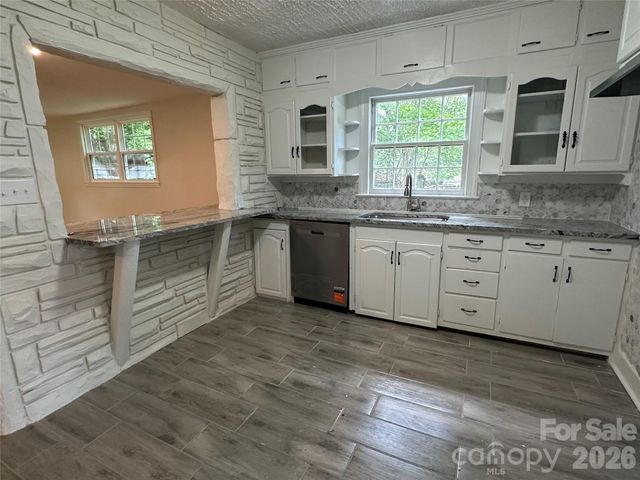 1900 Peachtree Street, Winston Salem, NC 27107