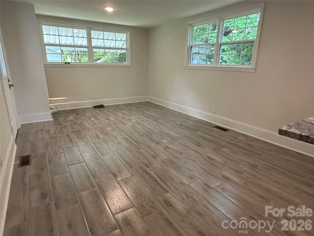 1900 Peachtree Street, Winston Salem, NC 27107