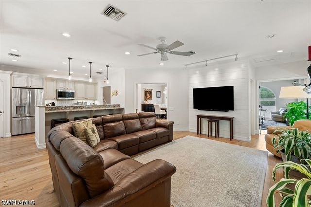 5070 Tamarind Ridge DR, Naples, FL 34119