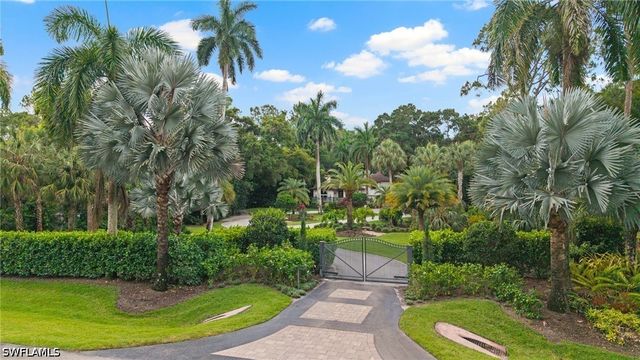 5070 Tamarind Ridge DR, Naples, FL 34119