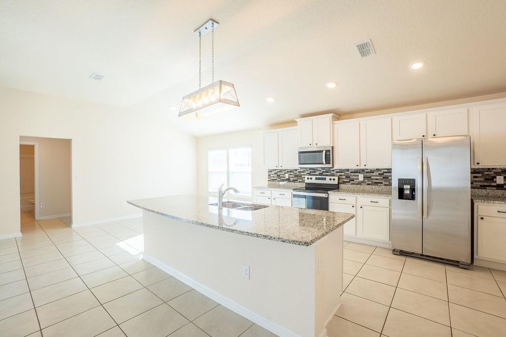 Image 16 of property listing at 1 ZINNIA COURT, Palm Coast, FL 32164